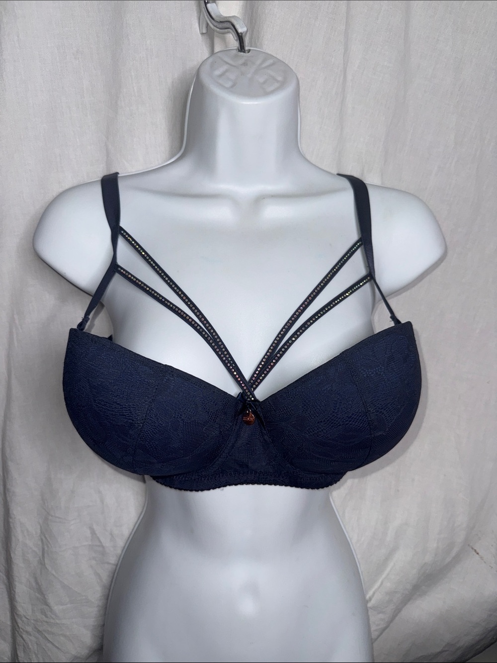 Lace Strappy Push-Up Bra in Navy